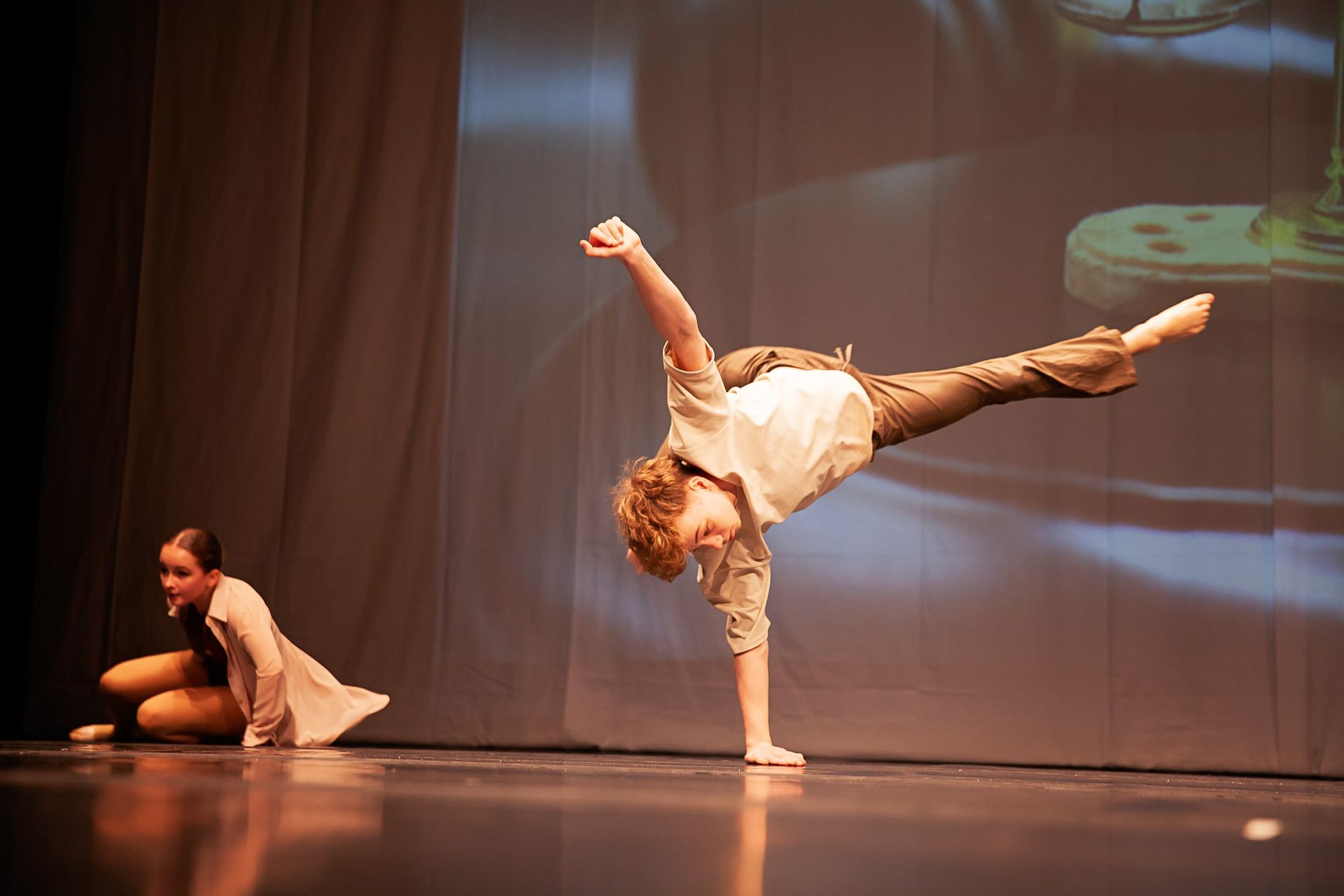 Tanzshow Planet Erde im  Sachsenwald Forum Reinbek