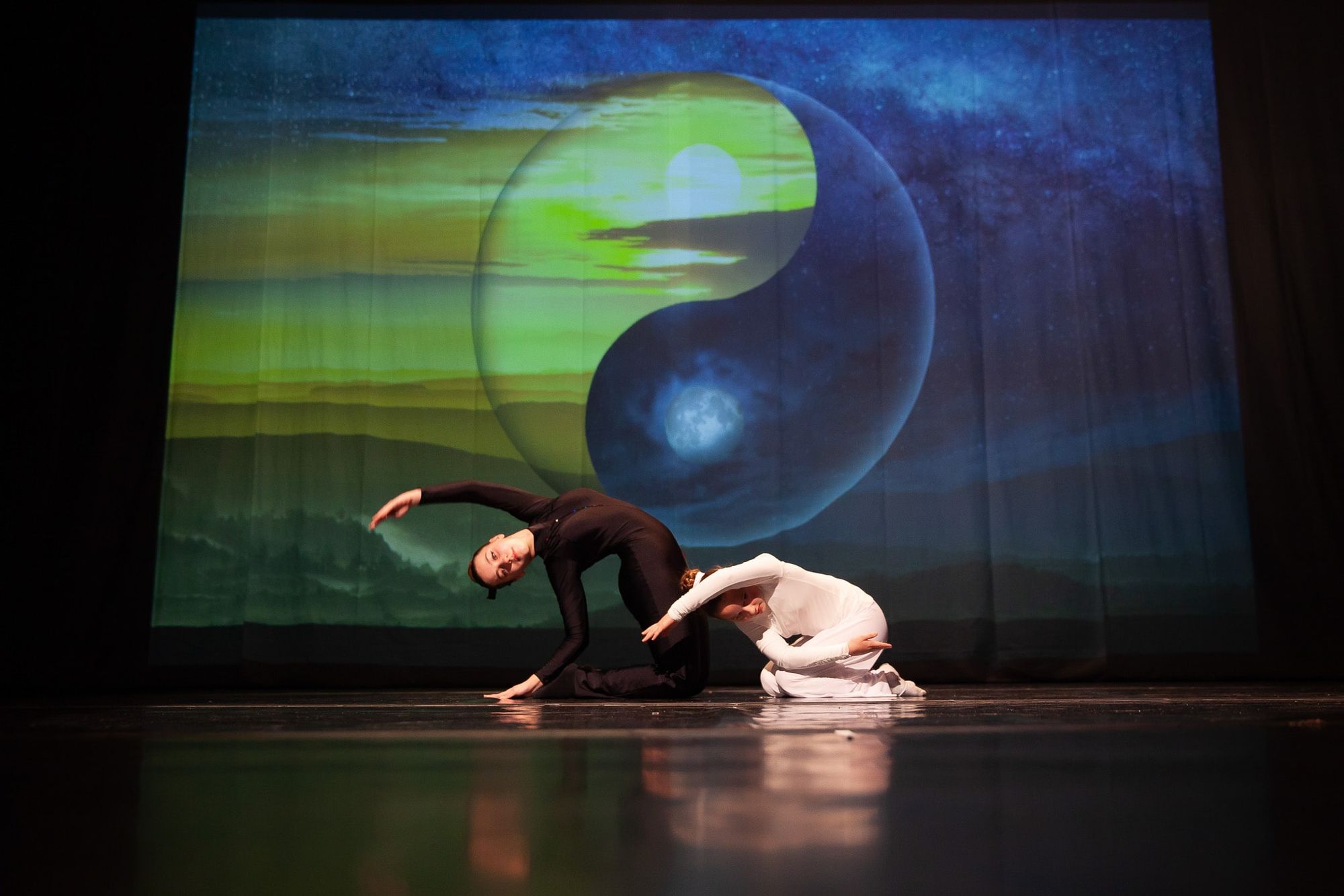 Tanzshow Planet Erde im  Sachsenwald Forum Reinbek