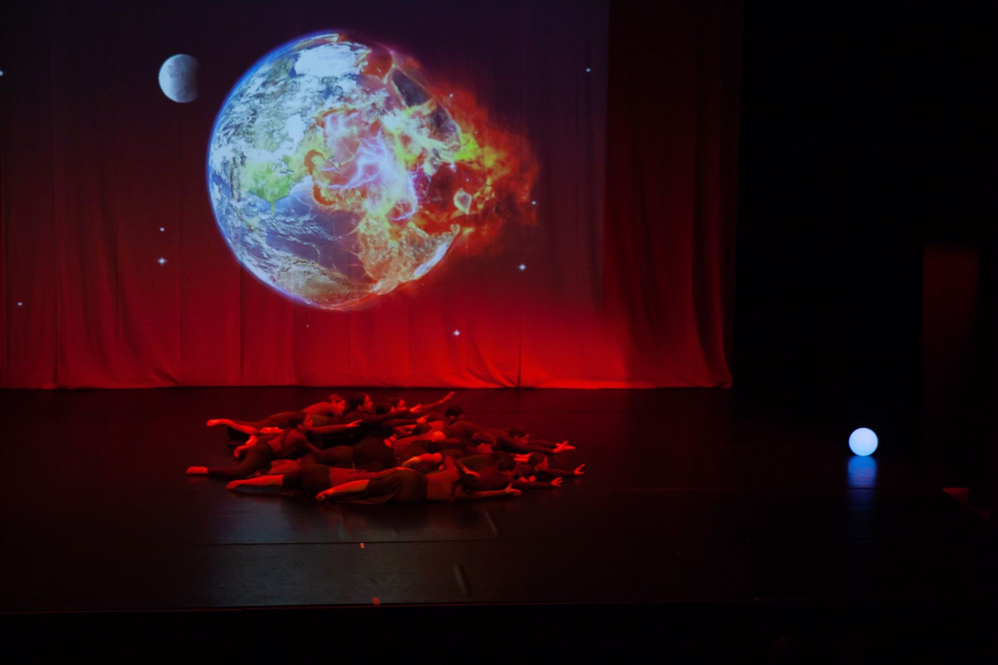 Tanzshow Planet Erde im  Sachsenwald Forum Reinbek